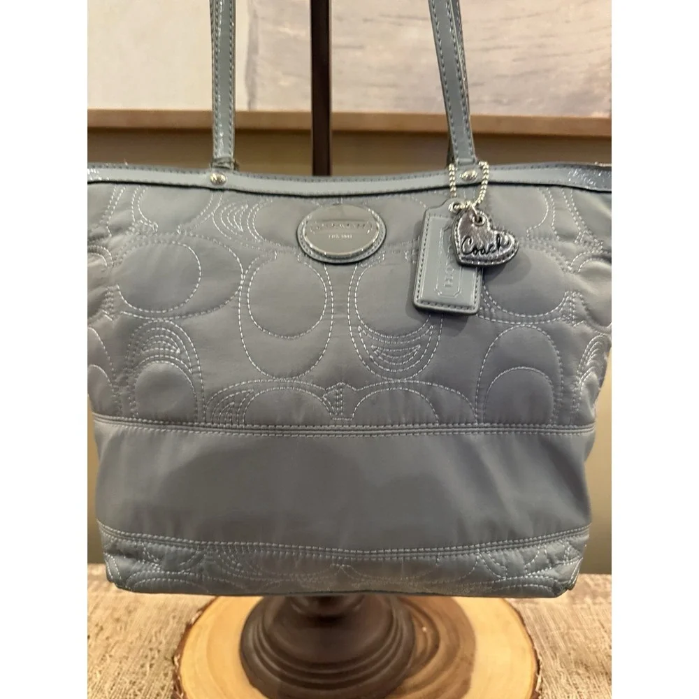Coach Y2K Signature Quilt Stitch Nylon Leather Tote F17668 Grey  Heart Hang Tag